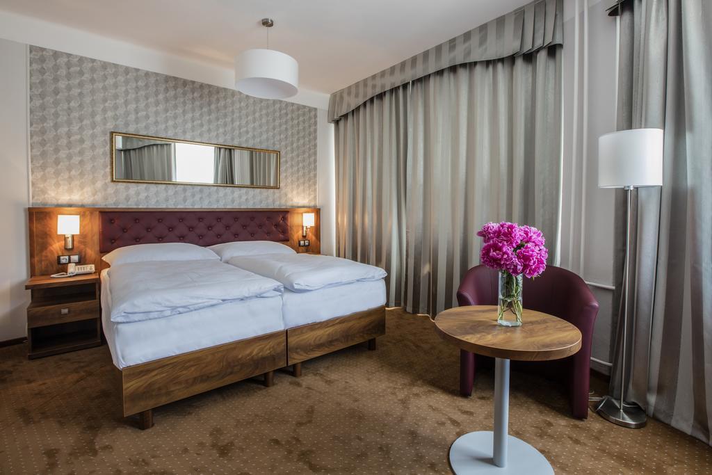 Hotel Bellevue Tlapak Poděbrady Εξωτερικό φωτογραφία