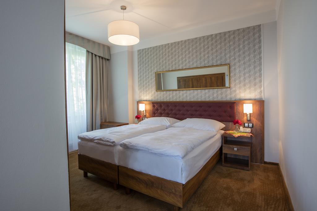 Hotel Bellevue Tlapak Poděbrady Εξωτερικό φωτογραφία